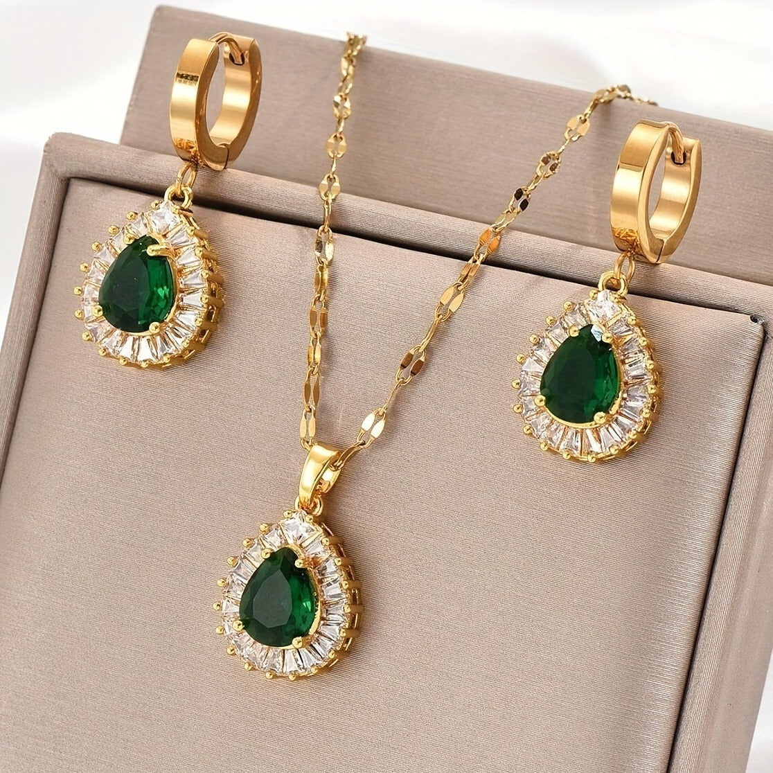 Jewellery Set Green Stone-Effect Pendant Earring for layering and statement styling