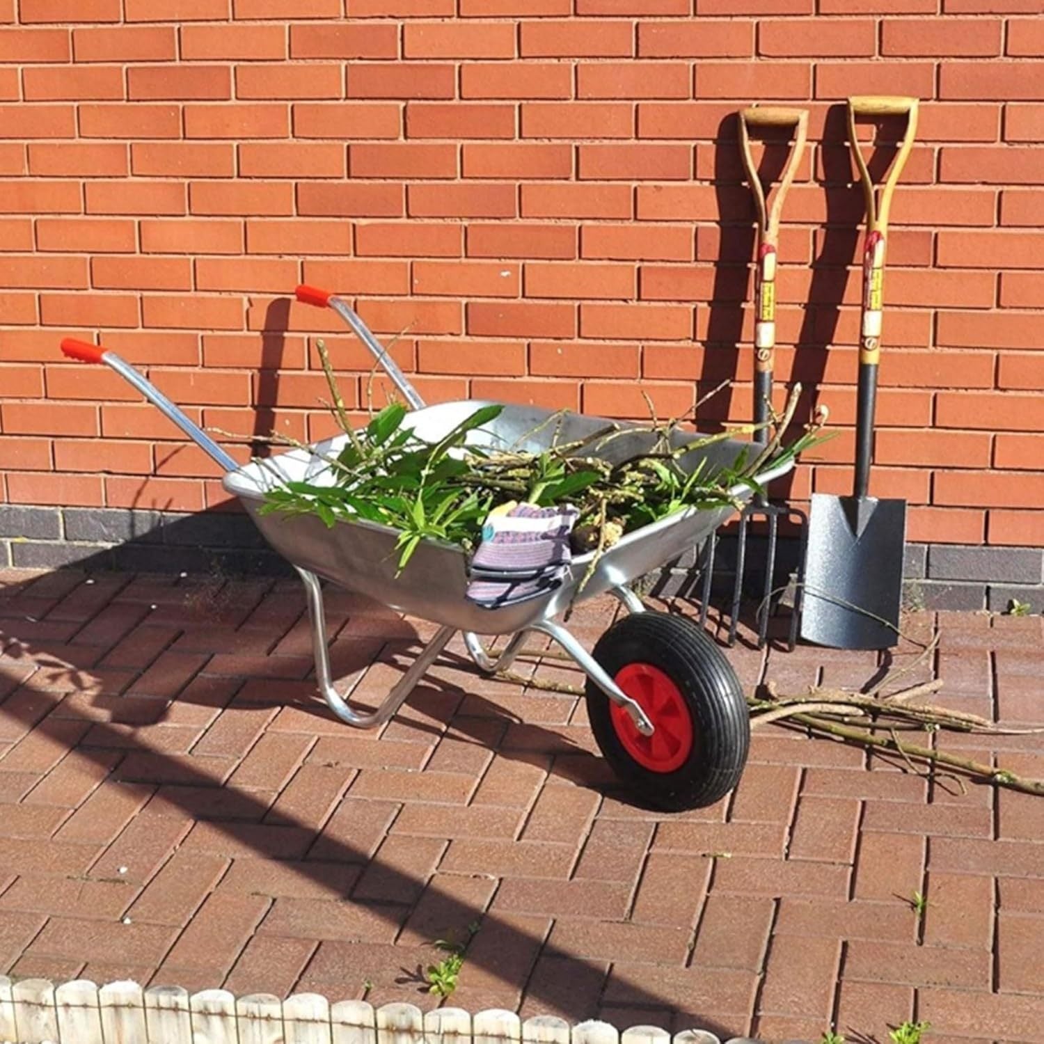 Wheelbarrow with 100KG, Wood, 1, Heavy Duty Galvanised Steel Pneumatic Tyre - product gallery image 2